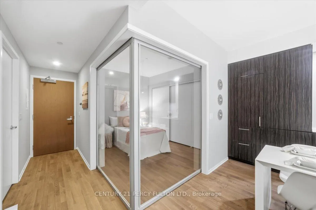 Photo 5 of Unit #313, 1 Bloor Street E, Toronto, Church-Yonge Corridor — HOMEH