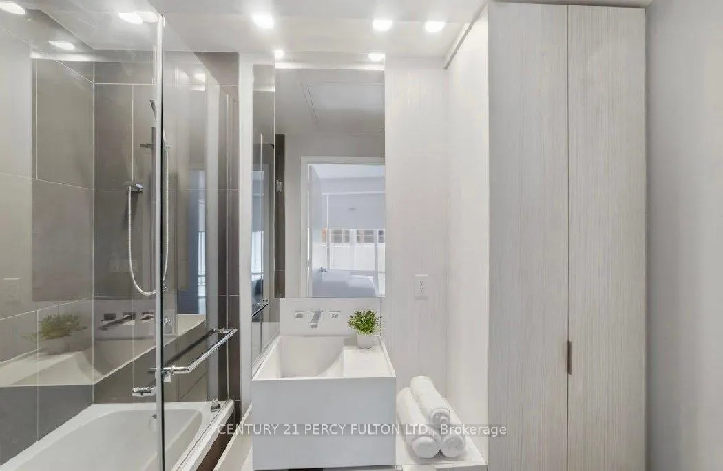Photo 19 of Unit #313, 1 Bloor Street E, Toronto, Church-Yonge Corridor — HOMEH