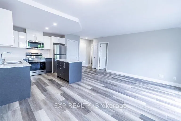 Photo 2 of Unit 3, 3815 Portage Road, Niagara Falls, Stamford — HOMEH