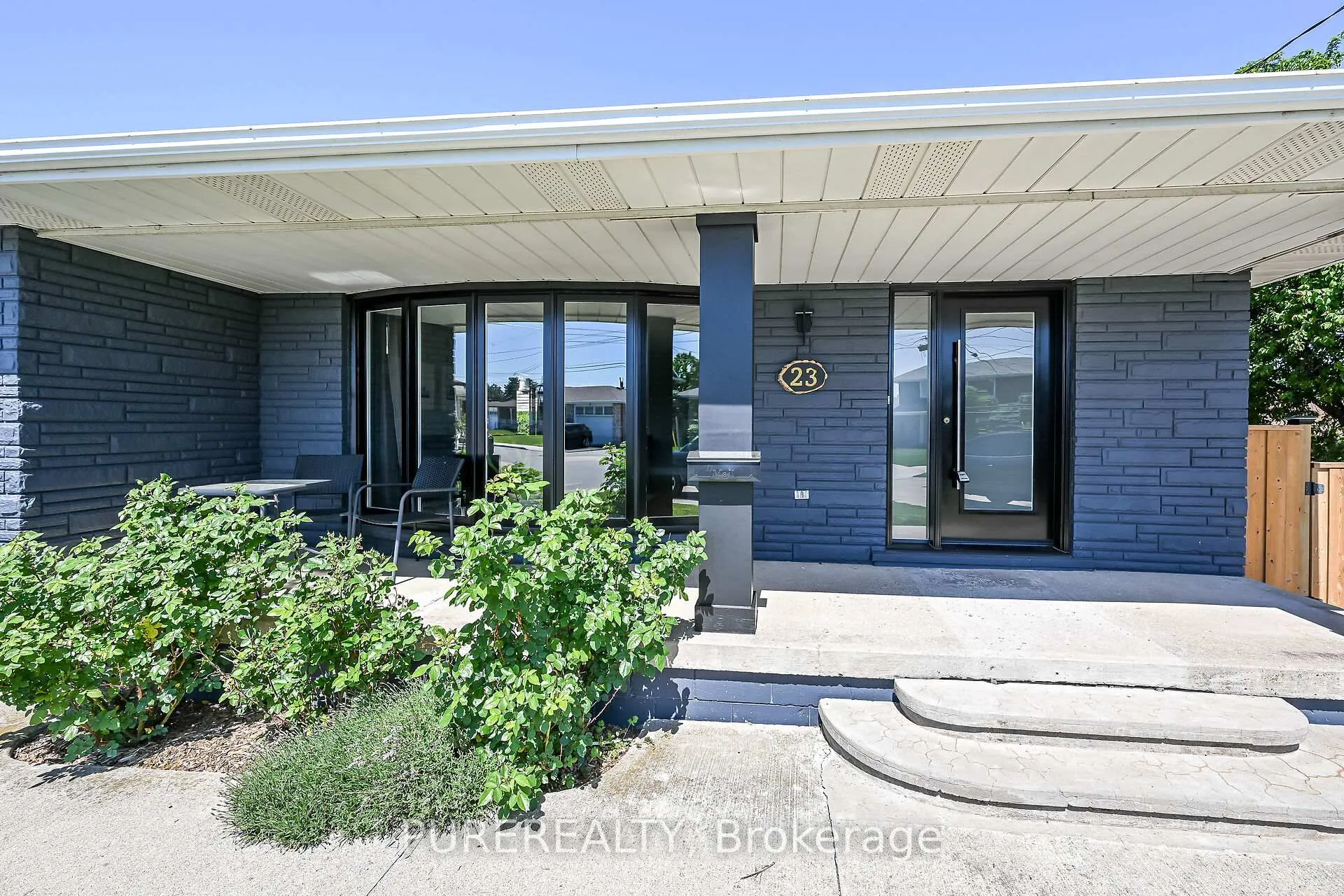 Photo 2 of 23 Duchess Court, Hamilton, Kentley — HOMEH