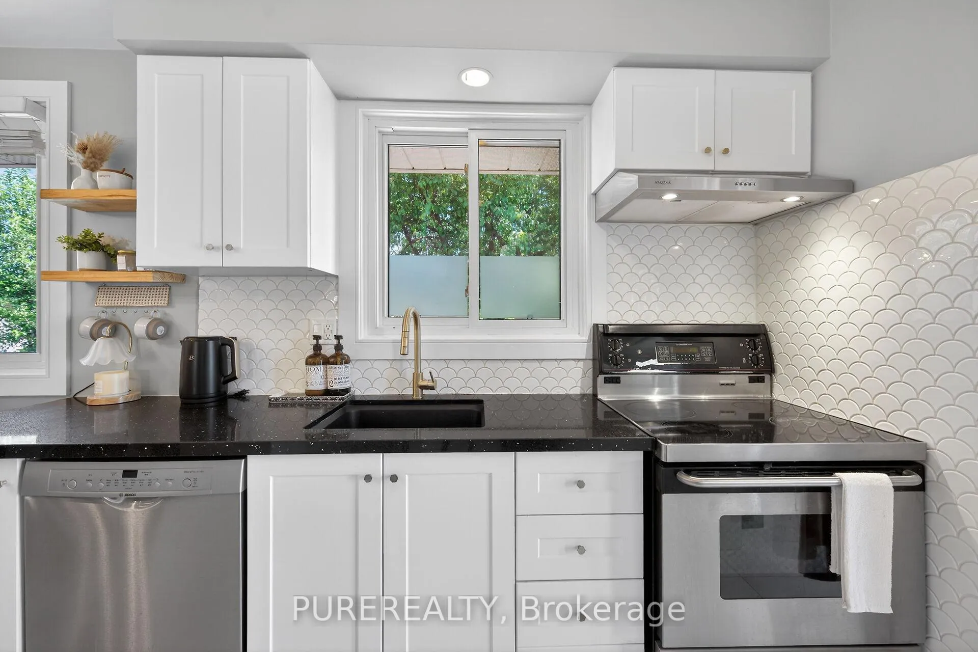 Photo 14 of 23 Duchess Court, Hamilton, Kentley — HOMEH
