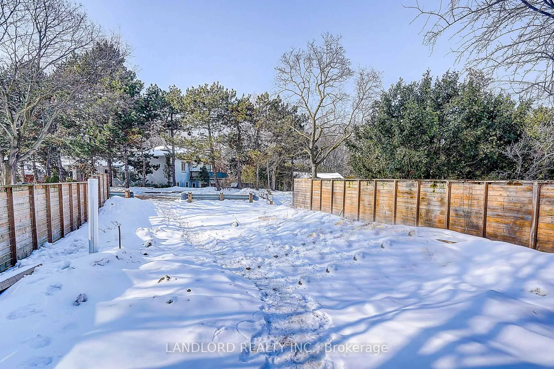 Photo 4 of Unit 1, 1146 Broadview Avenue, Toronto, Broadview North — HOMEH
