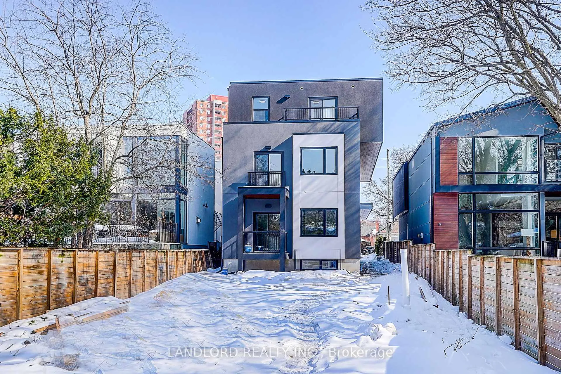 Photo 6 of Unit 1, 1146 Broadview Avenue, Toronto, Broadview North — HOMEH