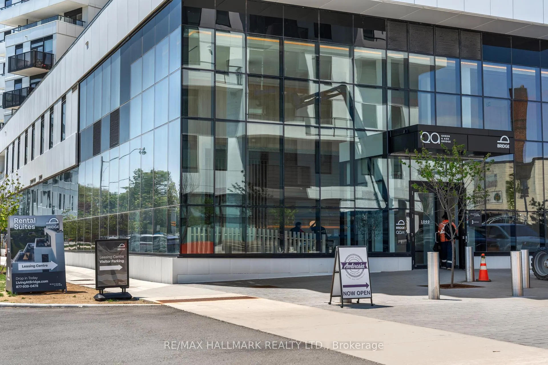 Photo 4 of Unit 801, 1050 Eastern Avenue, Toronto, The Beaches — HOMEH