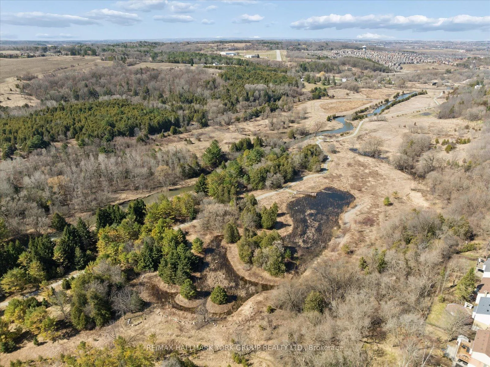 Photo 39 of 47 Holland River Boulevard, East Gwillimbury, Holland Landing — HOMEH