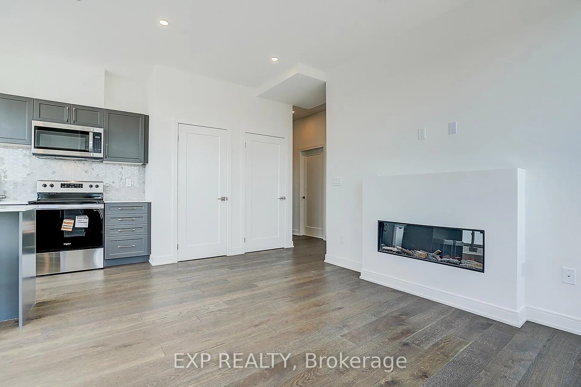 Photo 6 of Unit B1503, 715 Davis Drive, Newmarket, Huron Heights-Leslie Valley — HOMEH