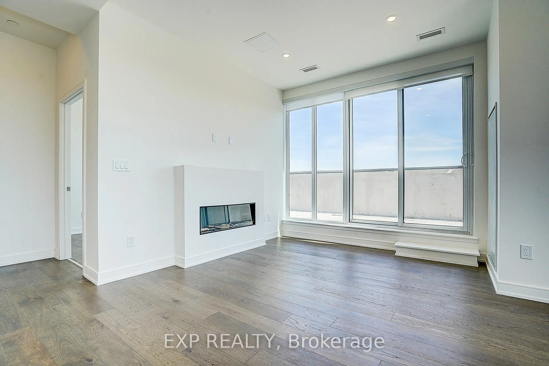 Photo 7 of Unit B1503, 715 Davis Drive, Newmarket, Huron Heights-Leslie Valley — HOMEH