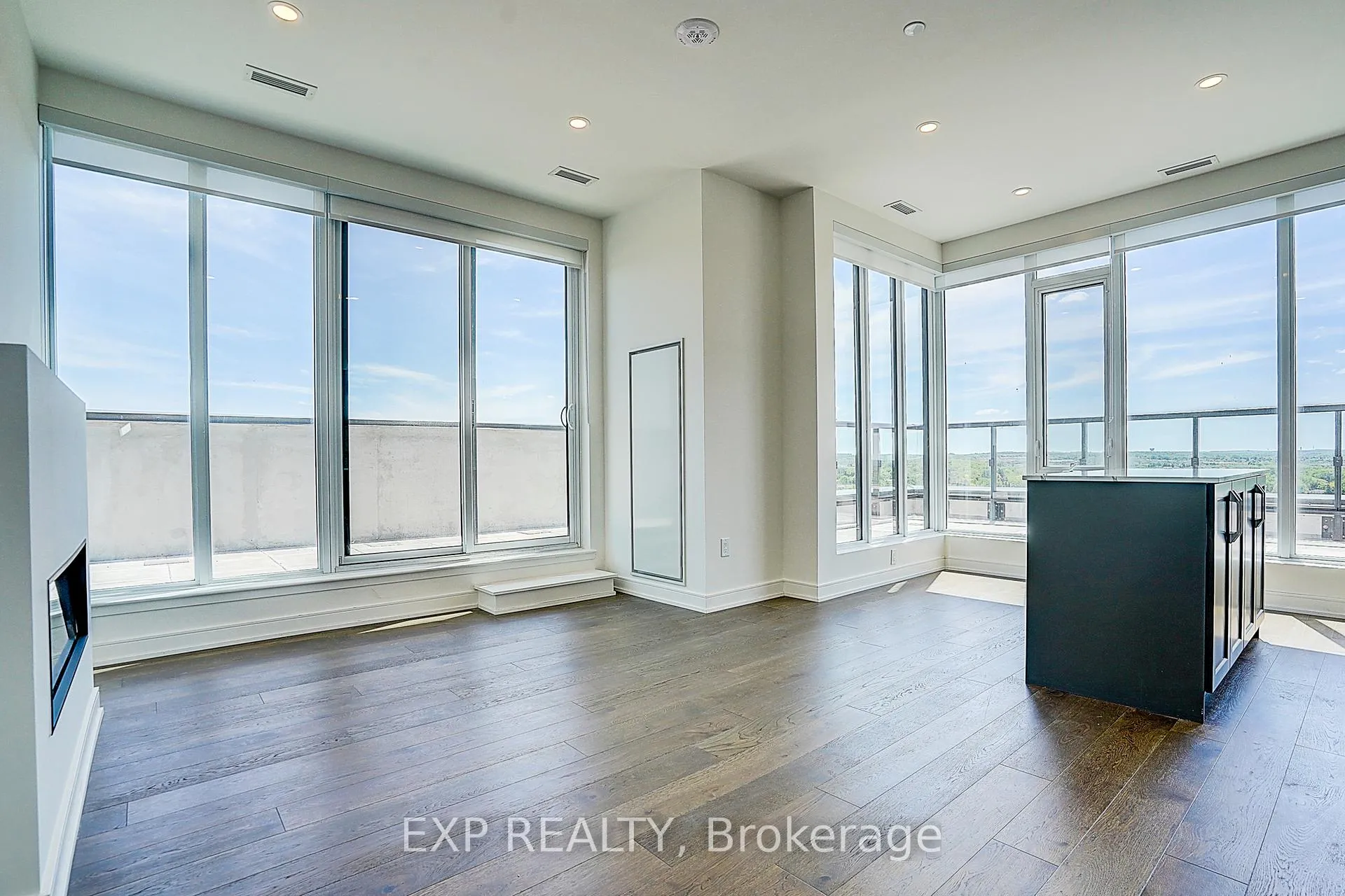 Photo 8 of Unit B1503, 715 Davis Drive, Newmarket, Huron Heights-Leslie Valley — HOMEH