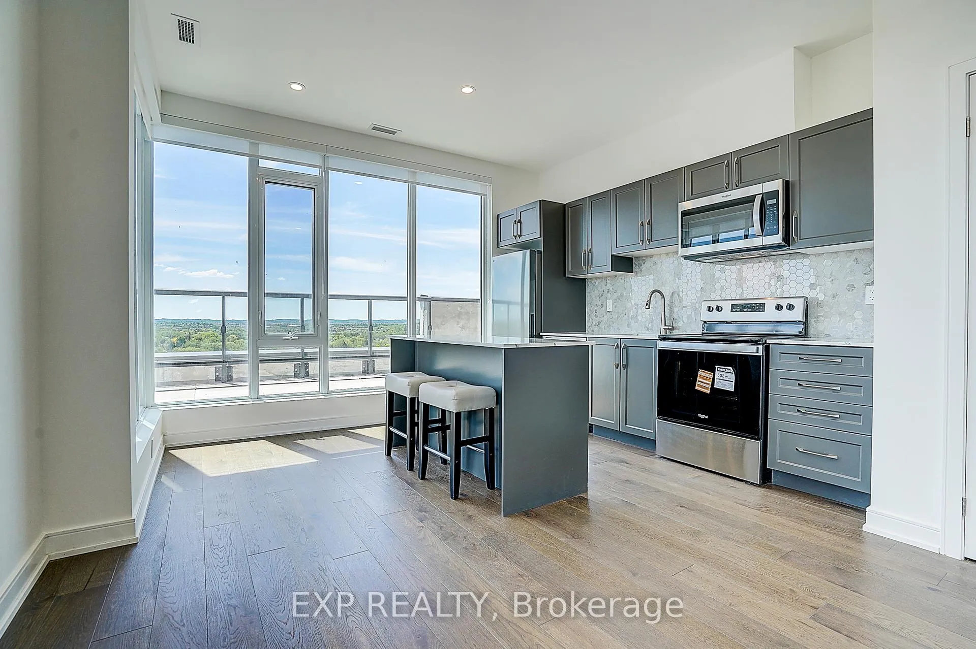 Photo 9 of Unit B1503, 715 Davis Drive, Newmarket, Huron Heights-Leslie Valley — HOMEH