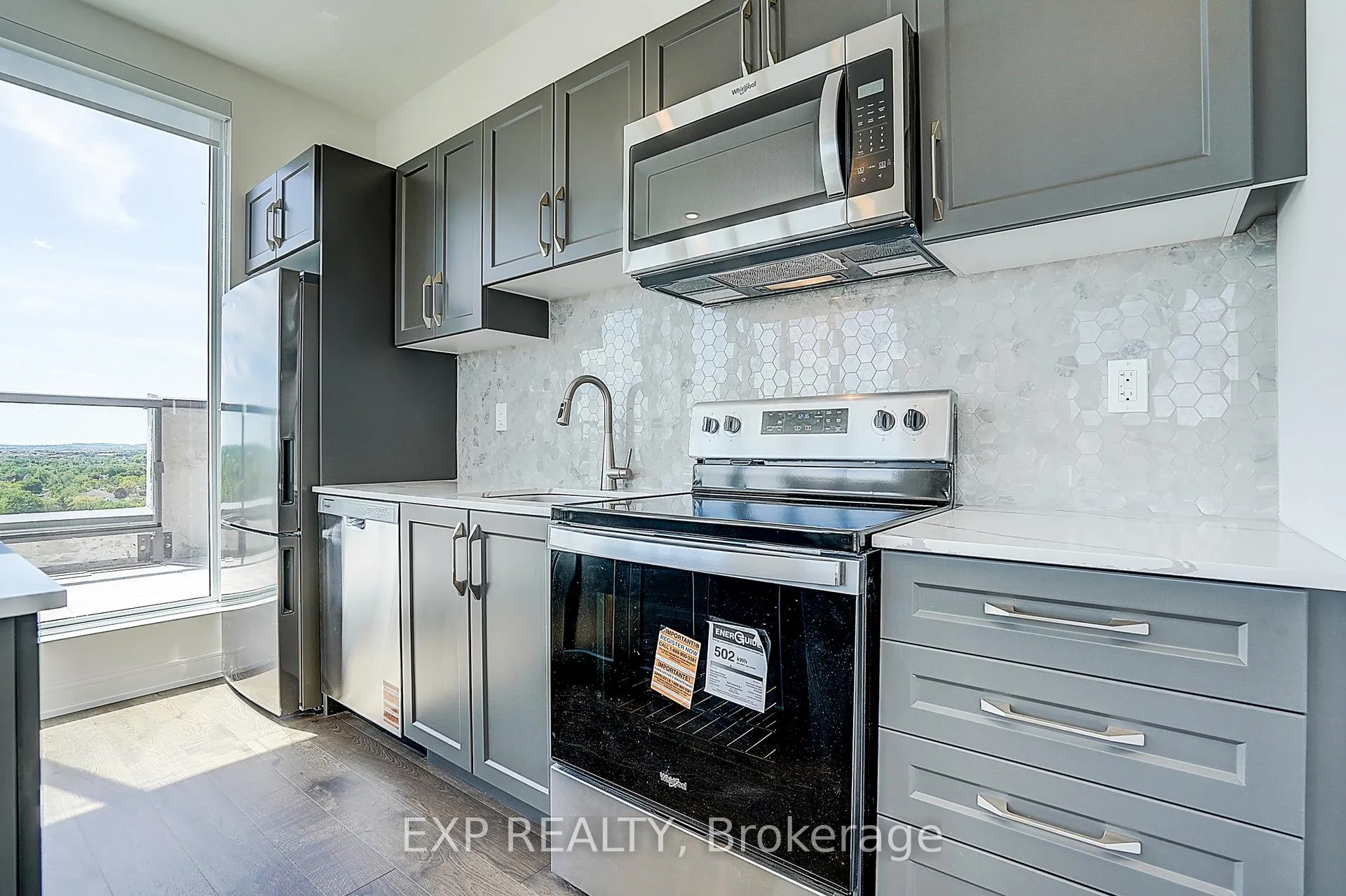 Photo 10 of Unit B1503, 715 Davis Drive, Newmarket, Huron Heights-Leslie Valley — HOMEH