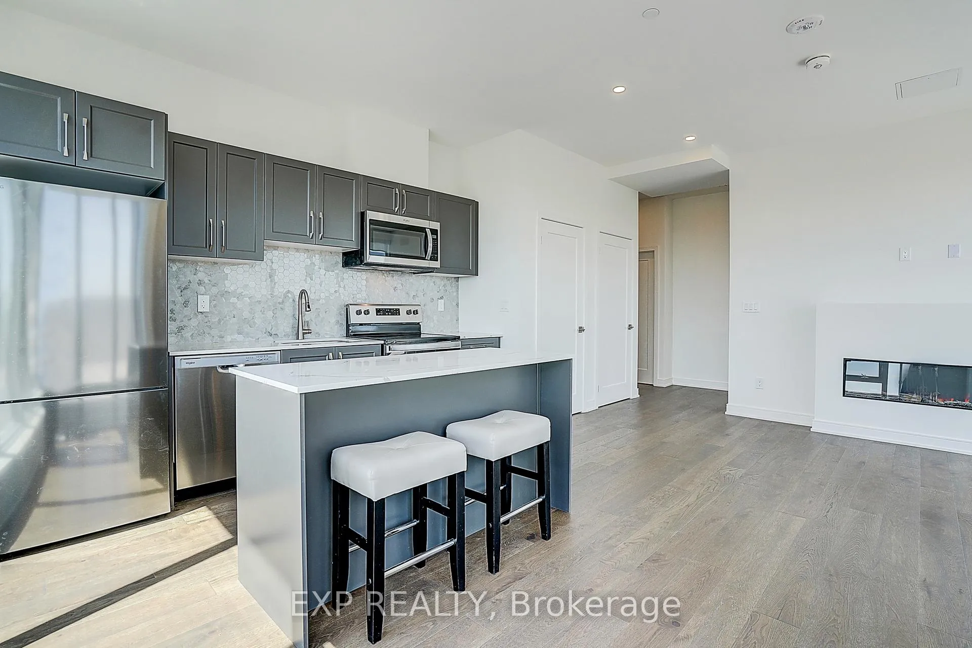 Photo 11 of Unit B1503, 715 Davis Drive, Newmarket, Huron Heights-Leslie Valley — HOMEH