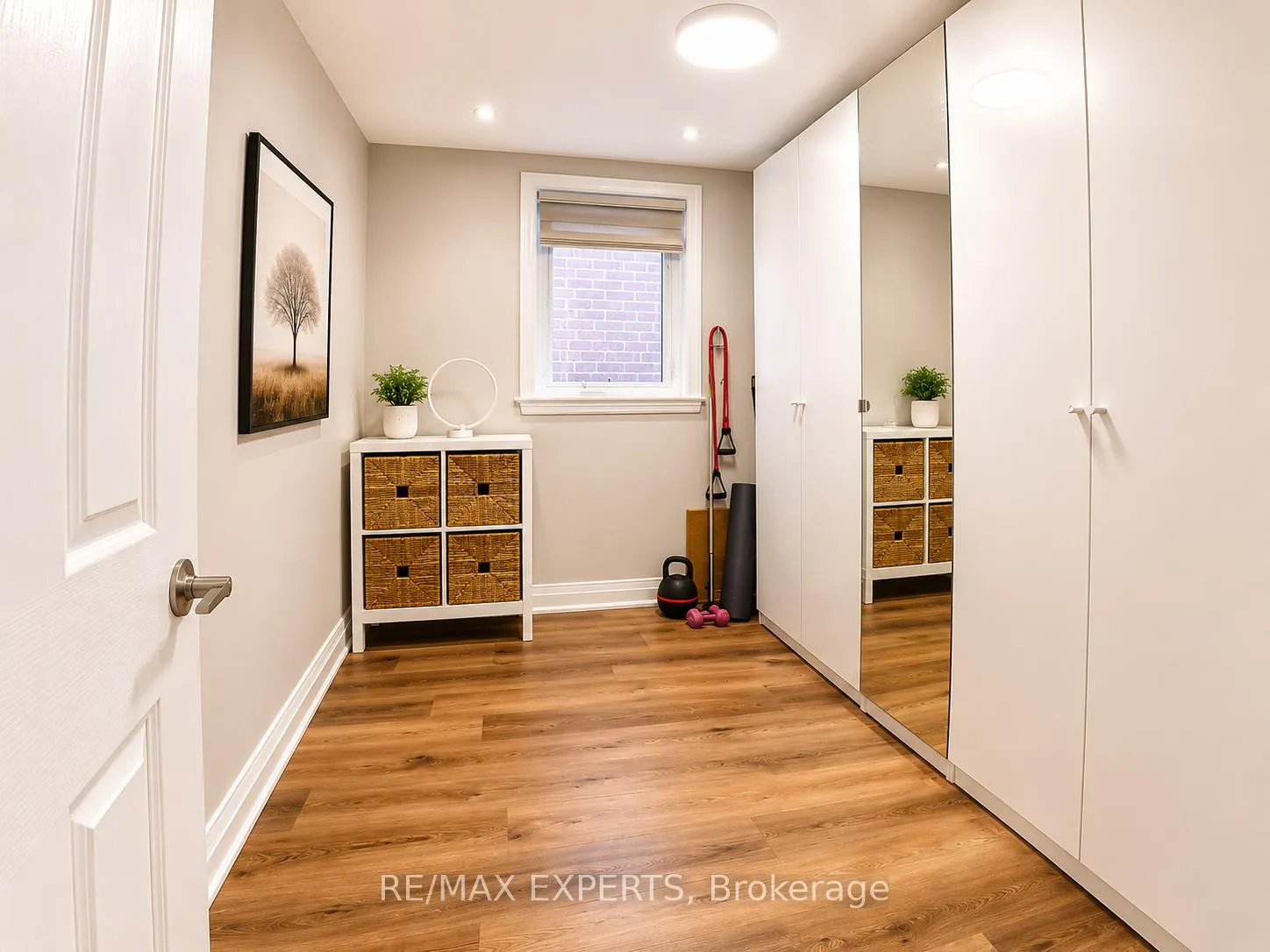 Photo 9 of 10 Lady Bank Road, Etobicoke, Stonegate-Queensway — HOMEH
