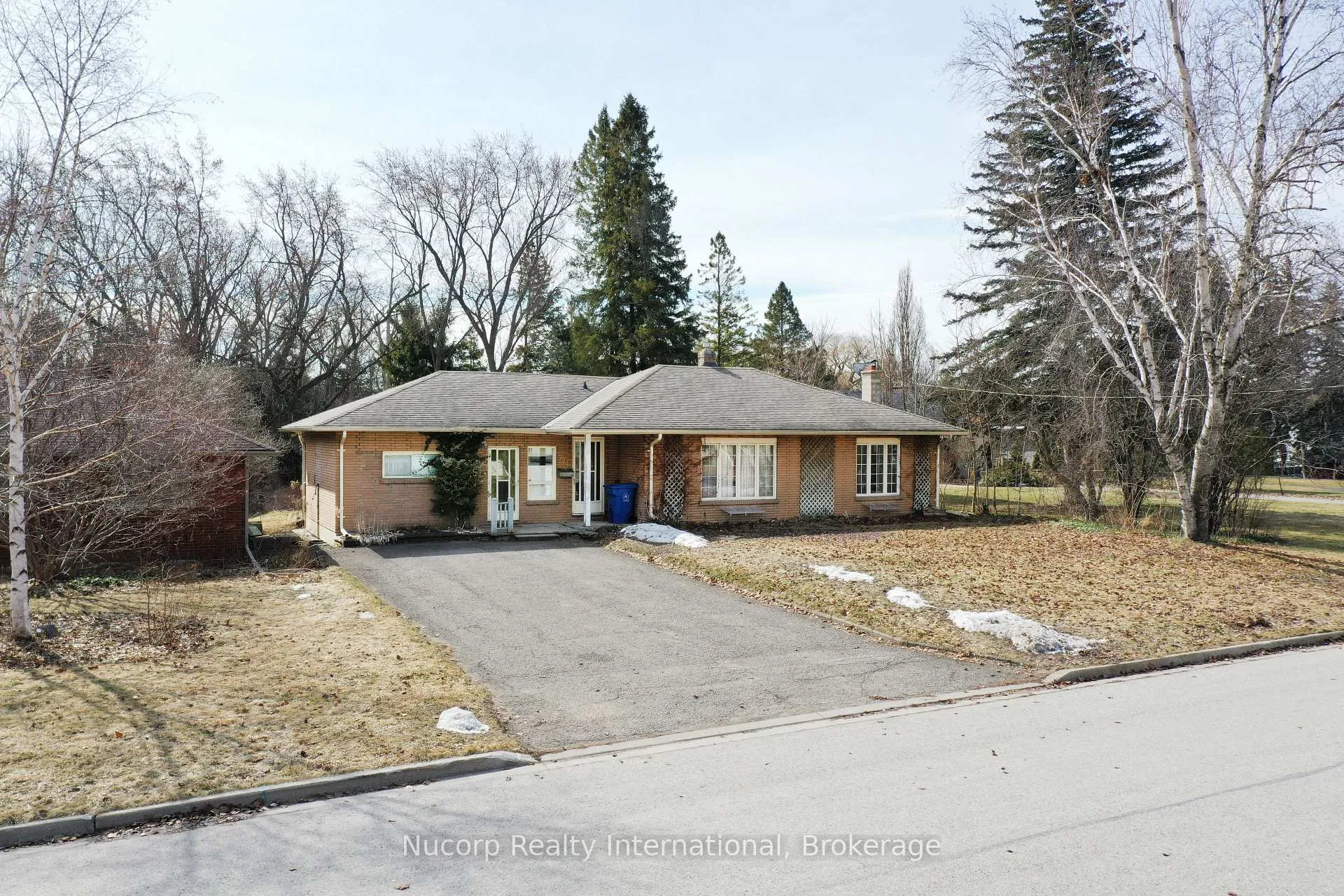 Photo 2 of 774 Sutherland Avenue, Newmarket, Gorham-College Manor — HOMEH