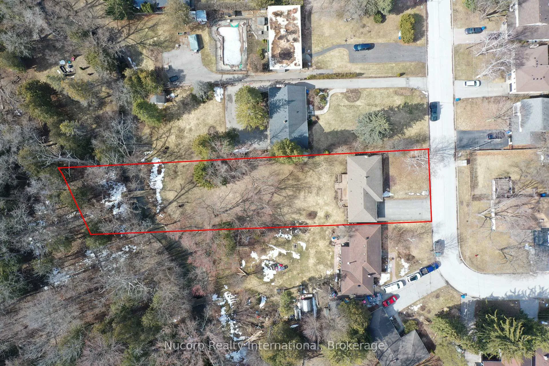 Photo 3 of 774 Sutherland Avenue, Newmarket, Gorham-College Manor — HOMEH