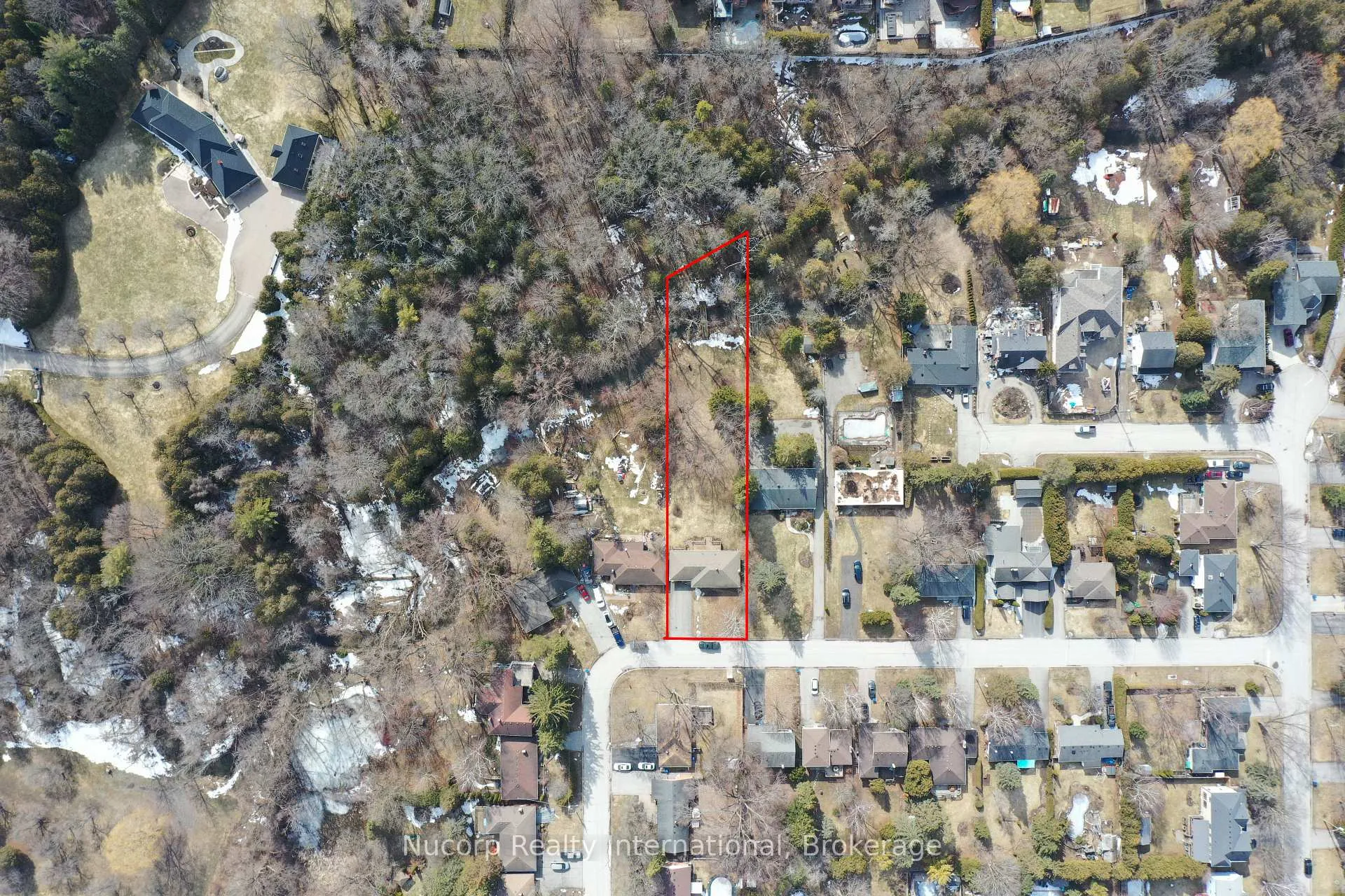 Photo 4 of 774 Sutherland Avenue, Newmarket, Gorham-College Manor — HOMEH