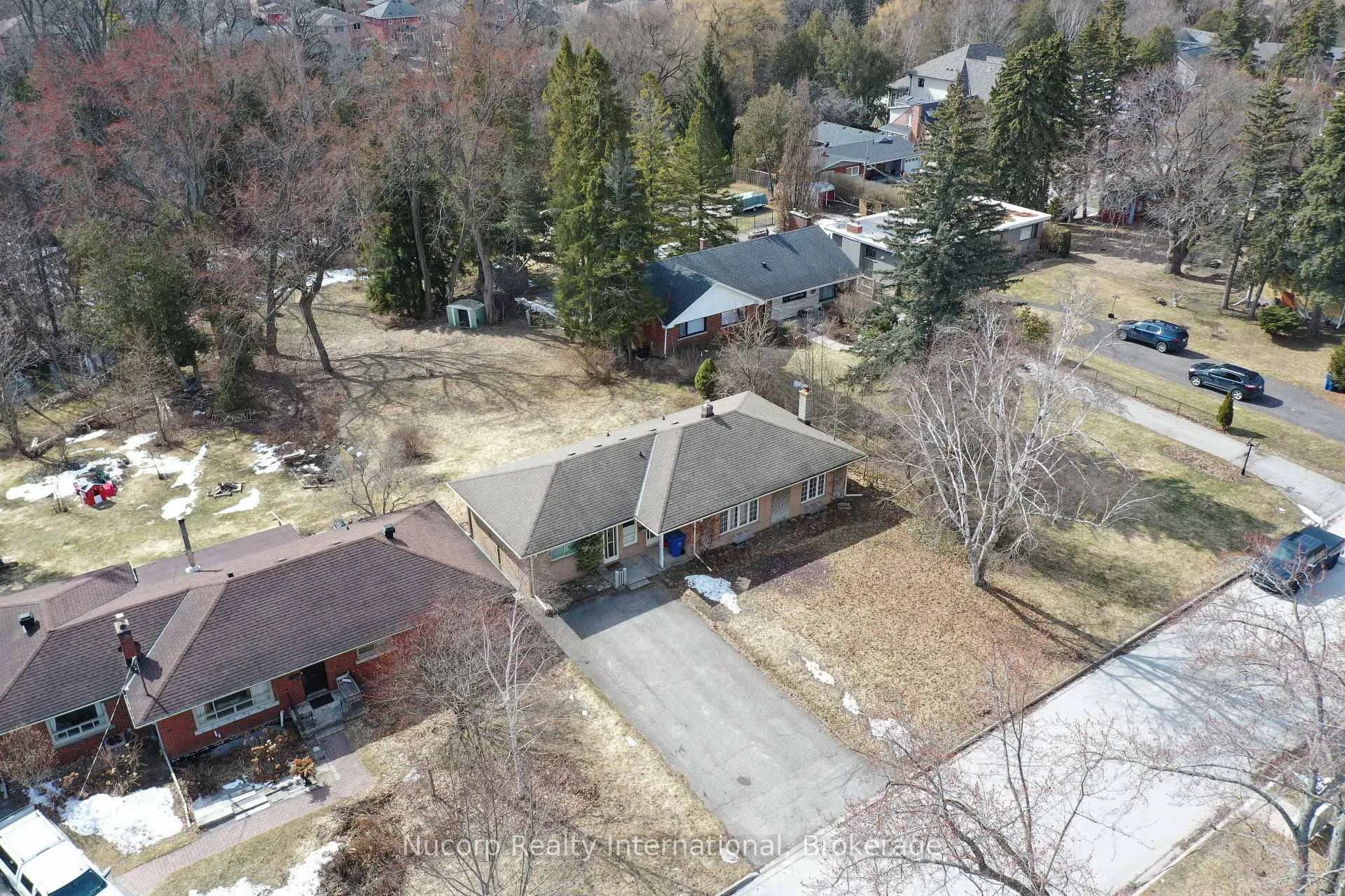 Photo 6 of 774 Sutherland Avenue, Newmarket, Gorham-College Manor — HOMEH