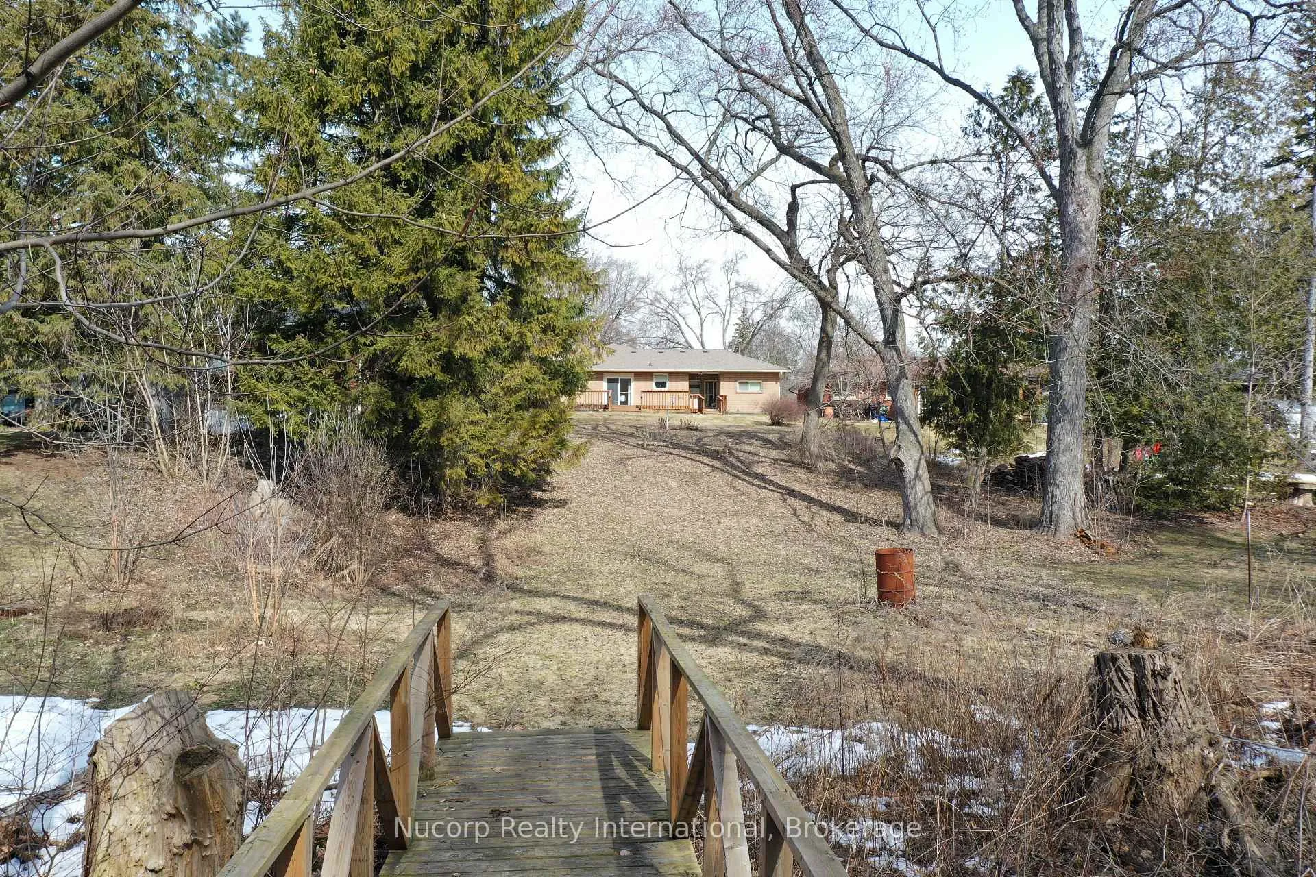 Photo 8 of 774 Sutherland Avenue, Newmarket, Gorham-College Manor — HOMEH