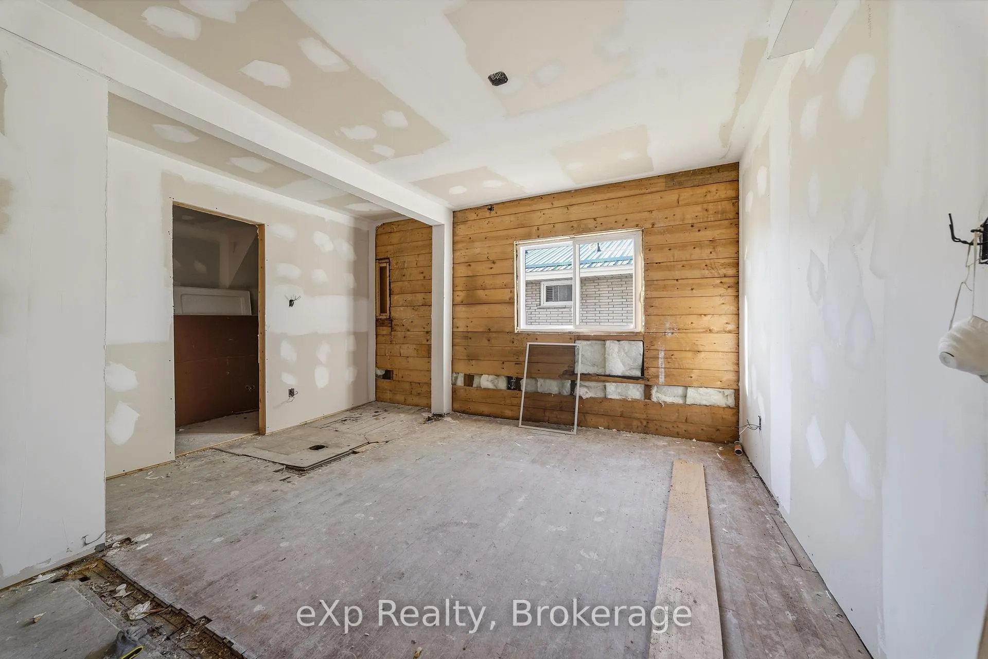Photo 11 of 195 Sidney Street, Quinte West, Trenton Ward — HOMEH