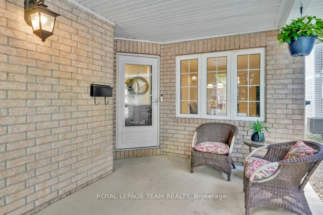 Photo 4 of 111 Fairlop Way, Ottawa, Barrhaven - Longfields — HOMEH