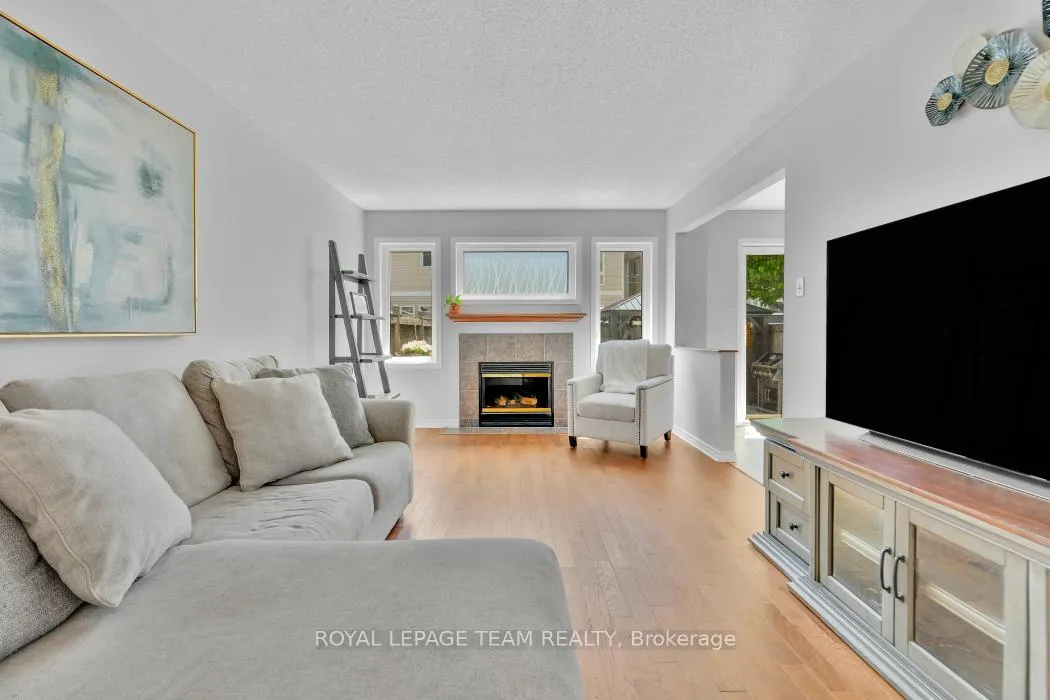 Photo 11 of 111 Fairlop Way, Ottawa, Barrhaven - Longfields — HOMEH