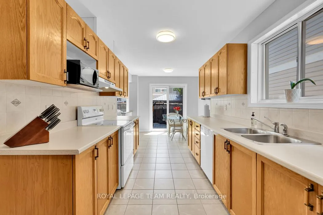 Photo 17 of 111 Fairlop Way, Ottawa, Barrhaven - Longfields — HOMEH