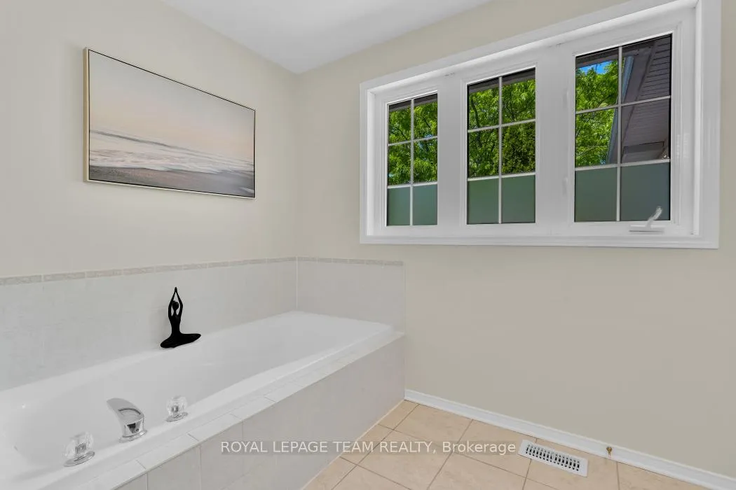 Photo 24 of 111 Fairlop Way, Ottawa, Barrhaven - Longfields — HOMEH