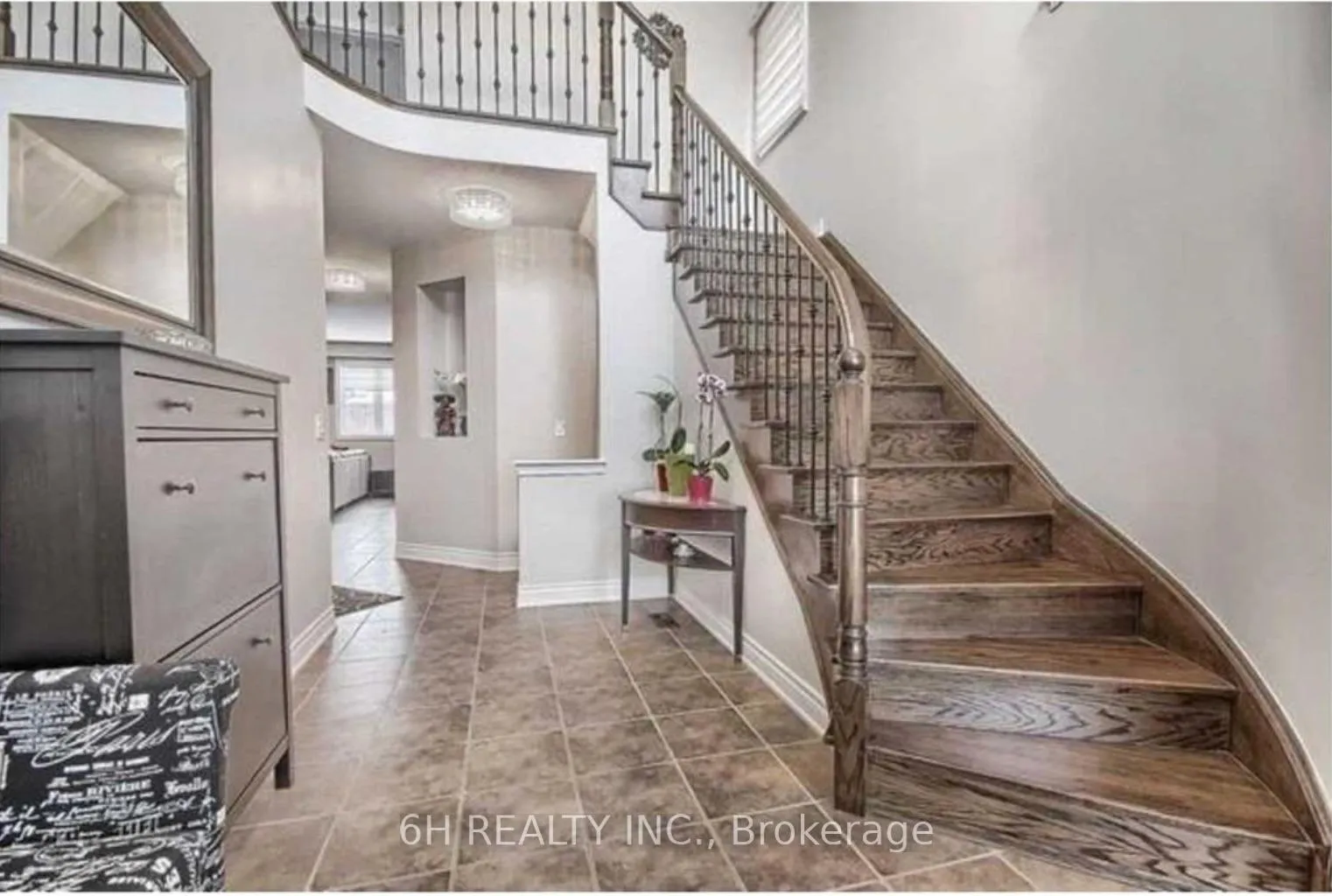 Photo 3 of 753 Prest Way, Newmarket, Woodland Hill — HOMEH