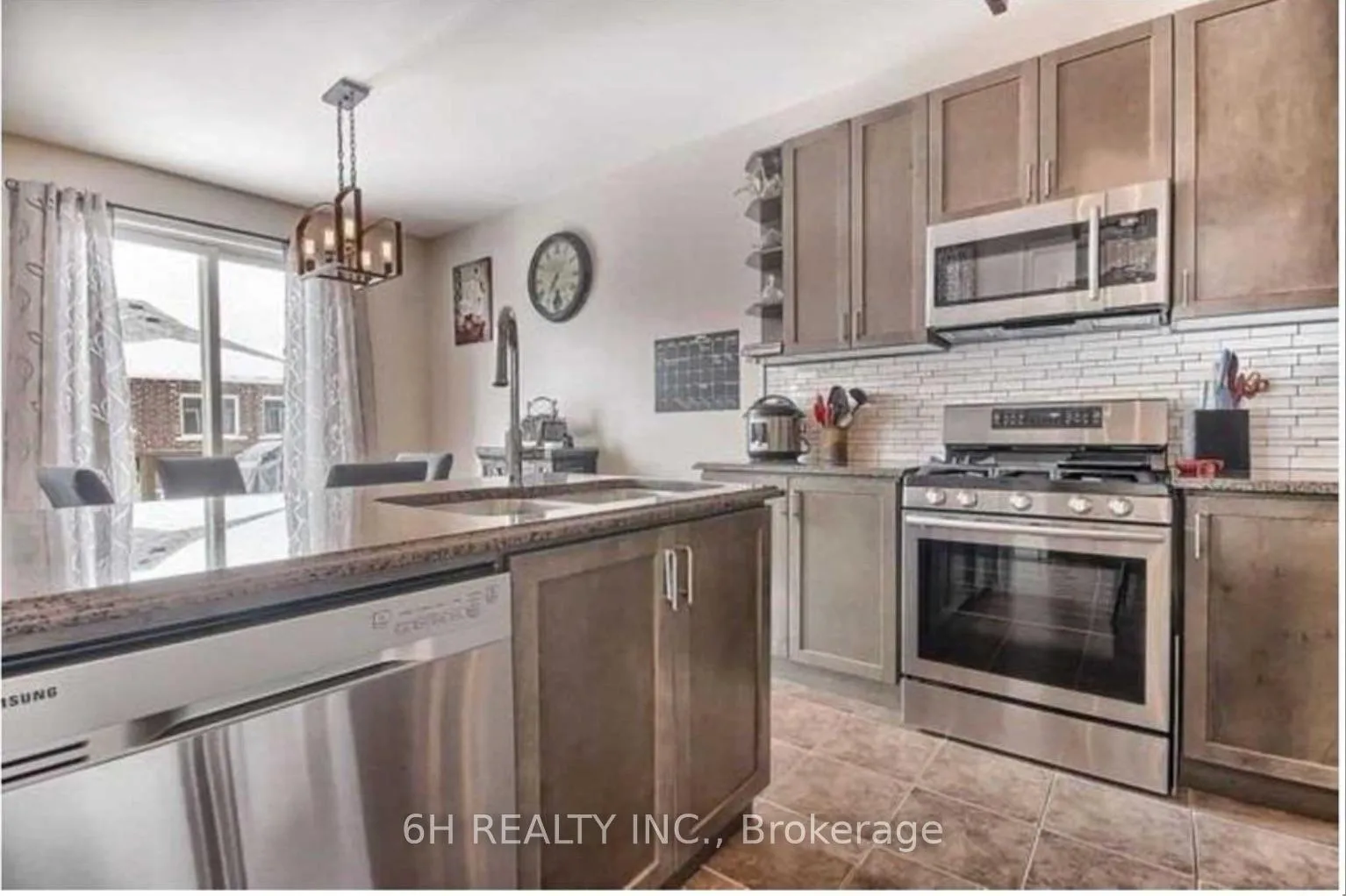 Photo 8 of 753 Prest Way, Newmarket, Woodland Hill — HOMEH