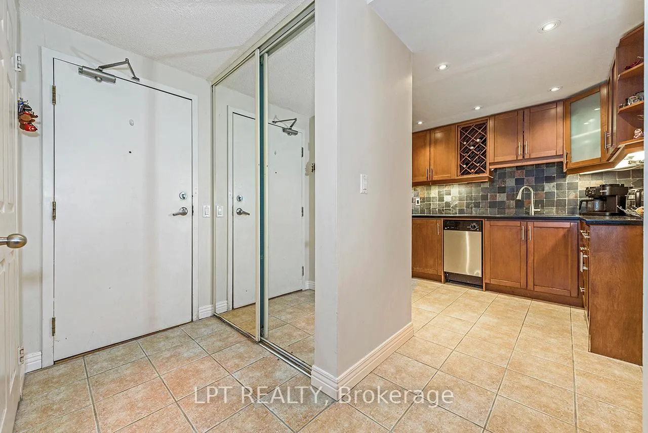 Photo 3 of Unit 710, 7 Bishop Avenue, North York, Newtonbrook East — HOMEH