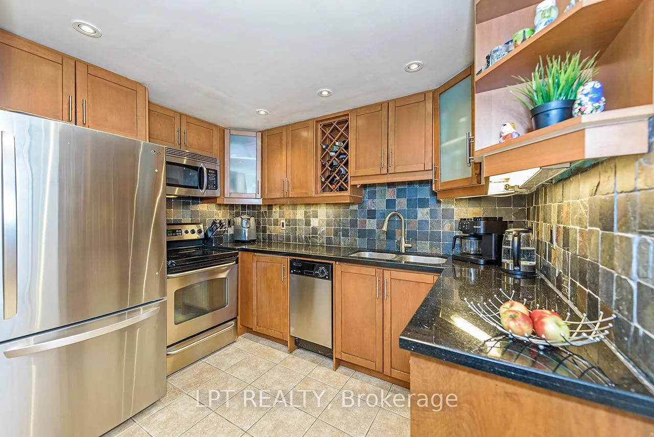 Photo 4 of Unit 710, 7 Bishop Avenue, North York, Newtonbrook East — HOMEH