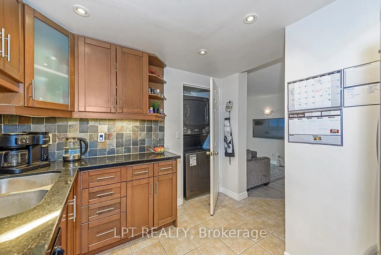 Photo 5 of Unit 710, 7 Bishop Avenue, North York, Newtonbrook East — HOMEH