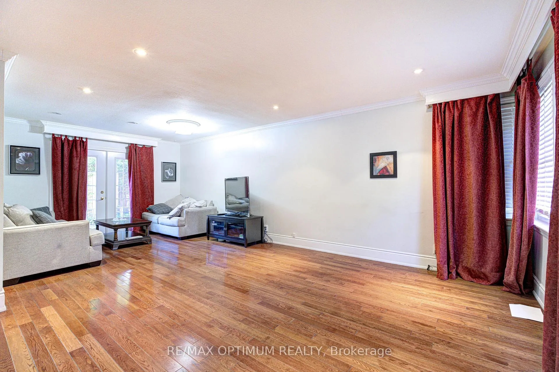 Photo 3 of 18 Armstrong Street, Brampton, Downtown Brampton — HOMEH