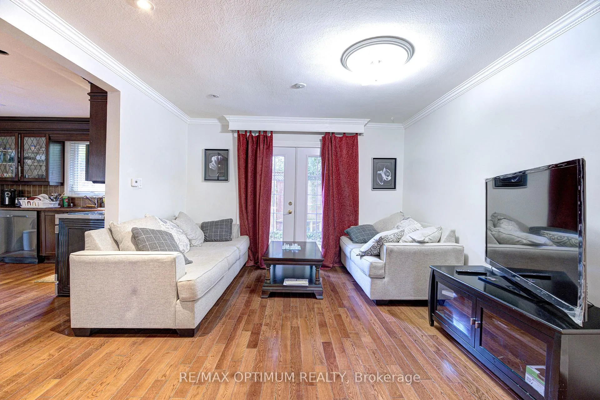 Photo 5 of 18 Armstrong Street, Brampton, Downtown Brampton — HOMEH