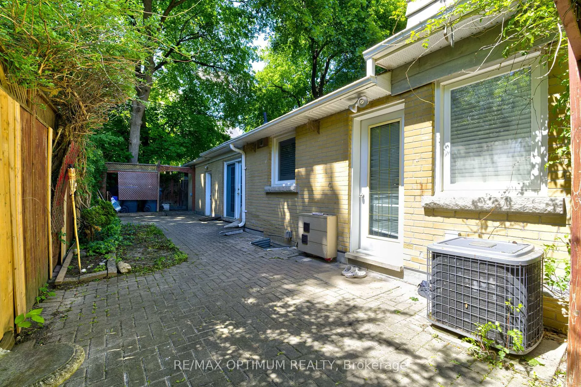 Photo 39 of 18 Armstrong Street, Brampton, Downtown Brampton — HOMEH