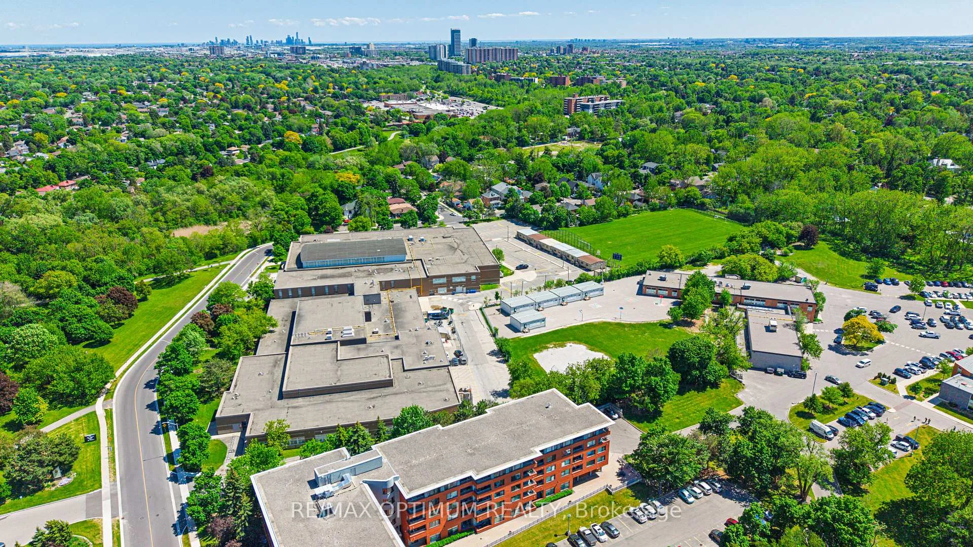 Photo 46 of 18 Armstrong Street, Brampton, Downtown Brampton — HOMEH