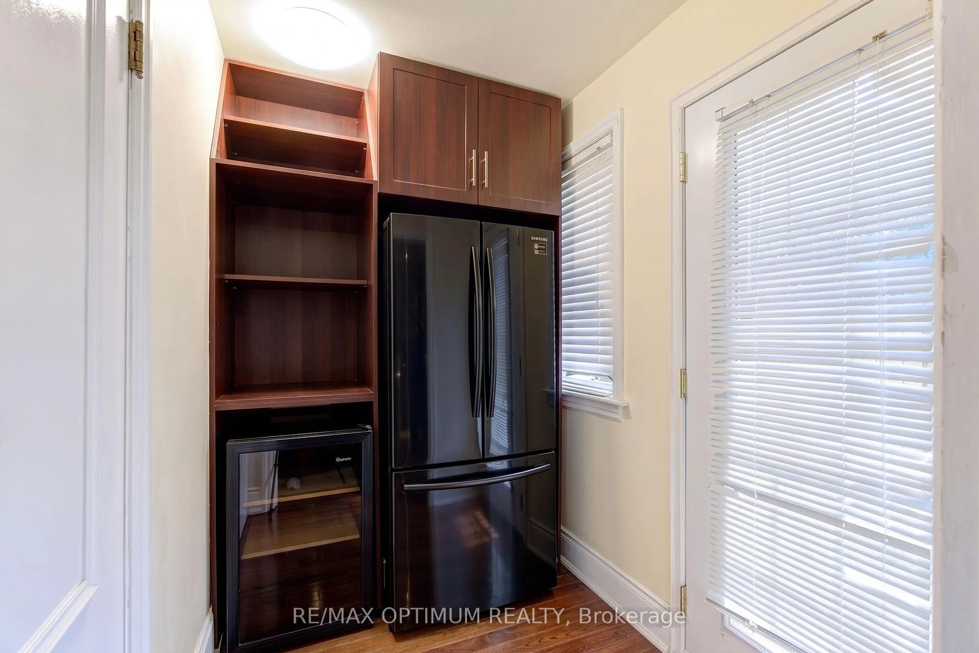 Photo 13 of 18 Armstrong Street, Brampton, Downtown Brampton — HOMEH