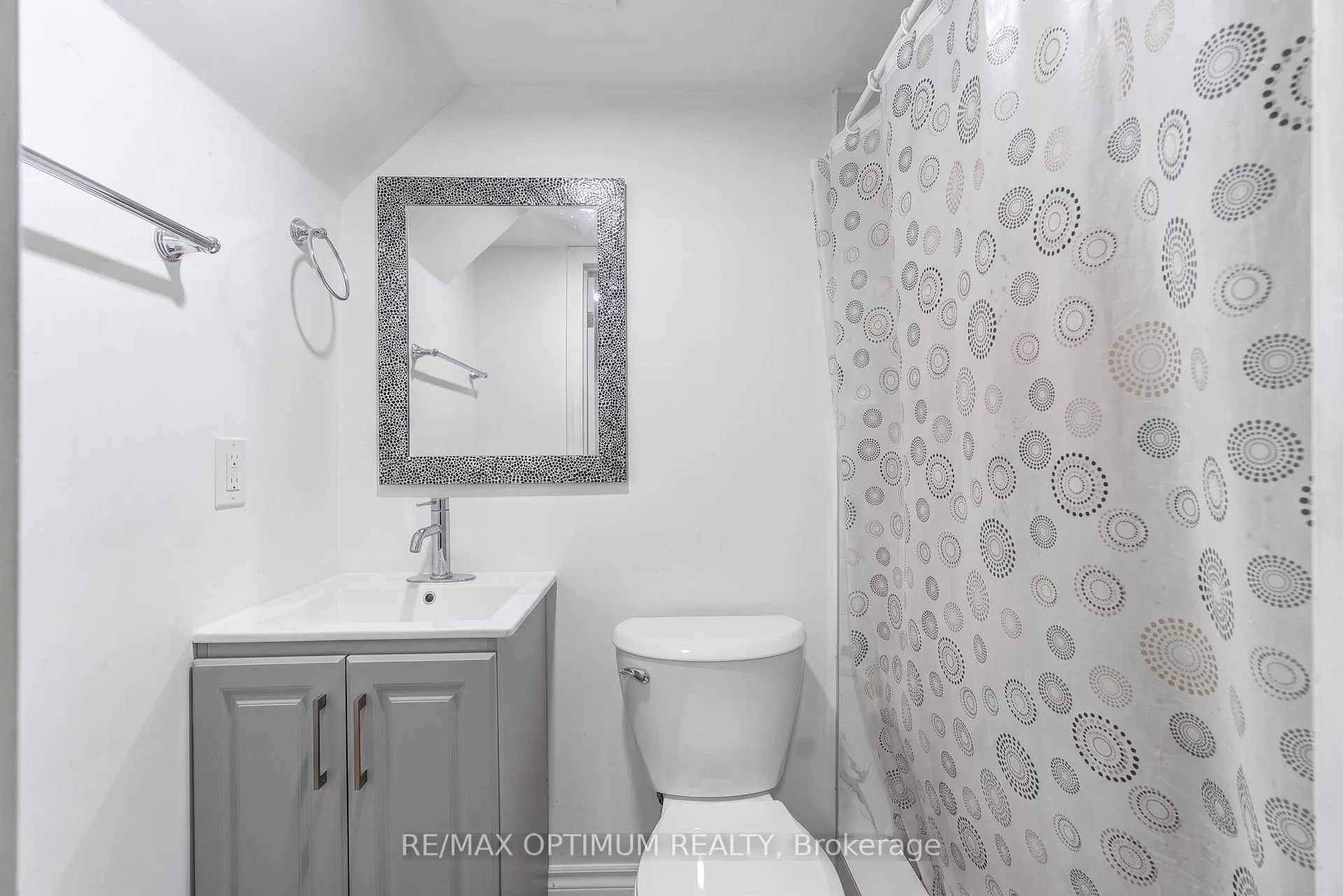 Photo 36 of 18 Armstrong Street, Brampton, Downtown Brampton — HOMEH