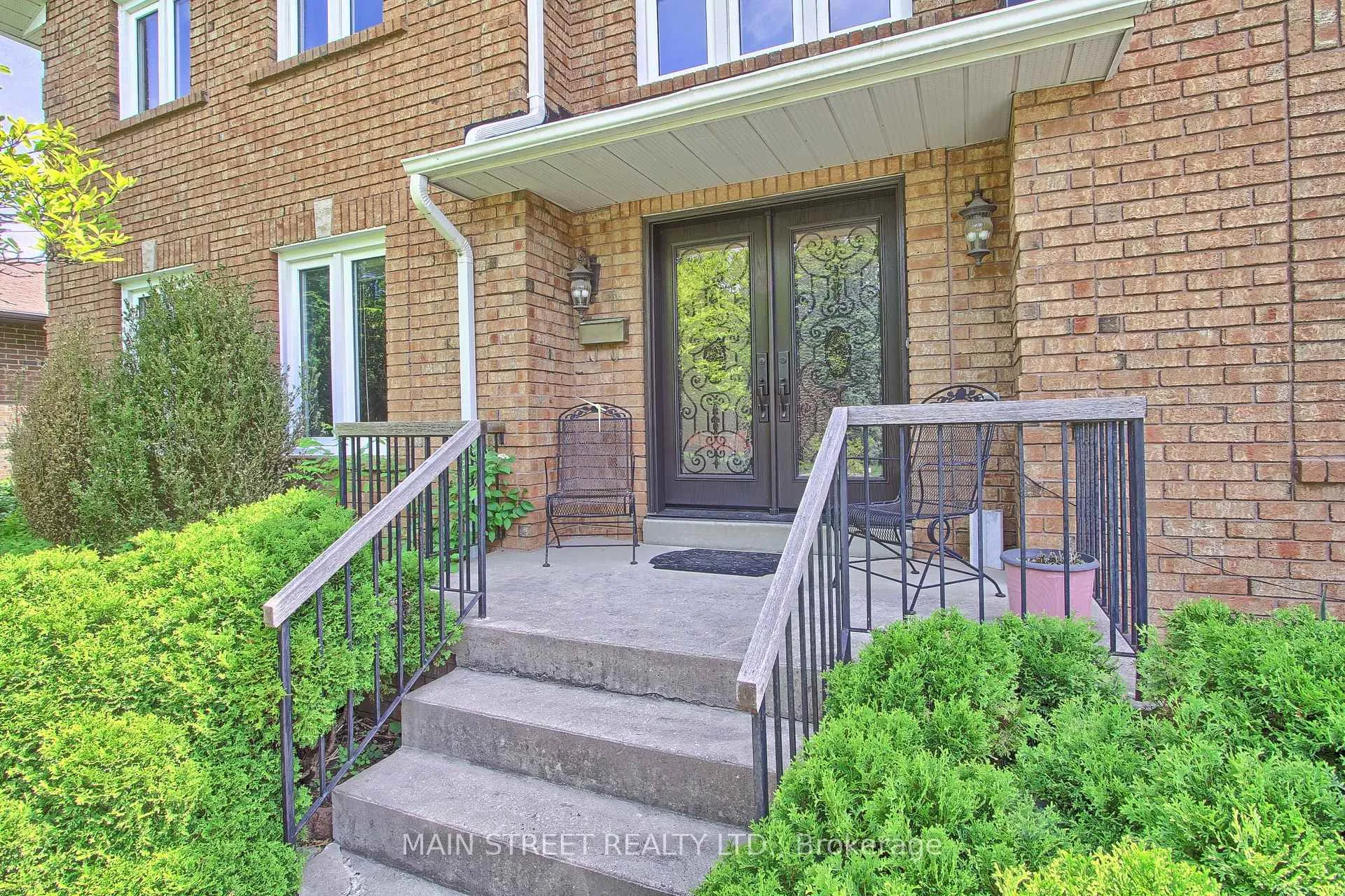 Photo 2 of 223 Burns Boulevard, King, King City — HOMEH