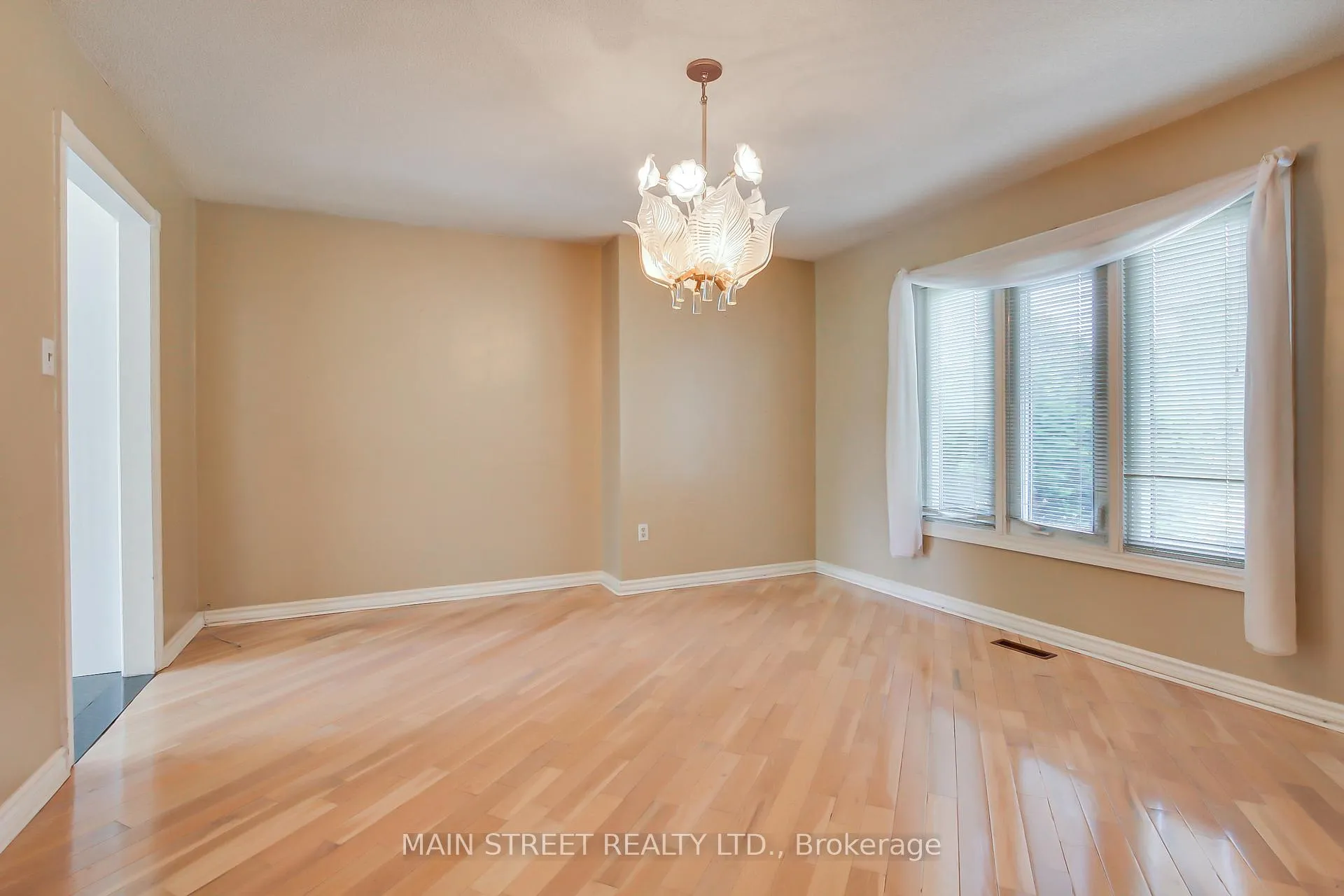Photo 9 of 223 Burns Boulevard, King, King City — HOMEH