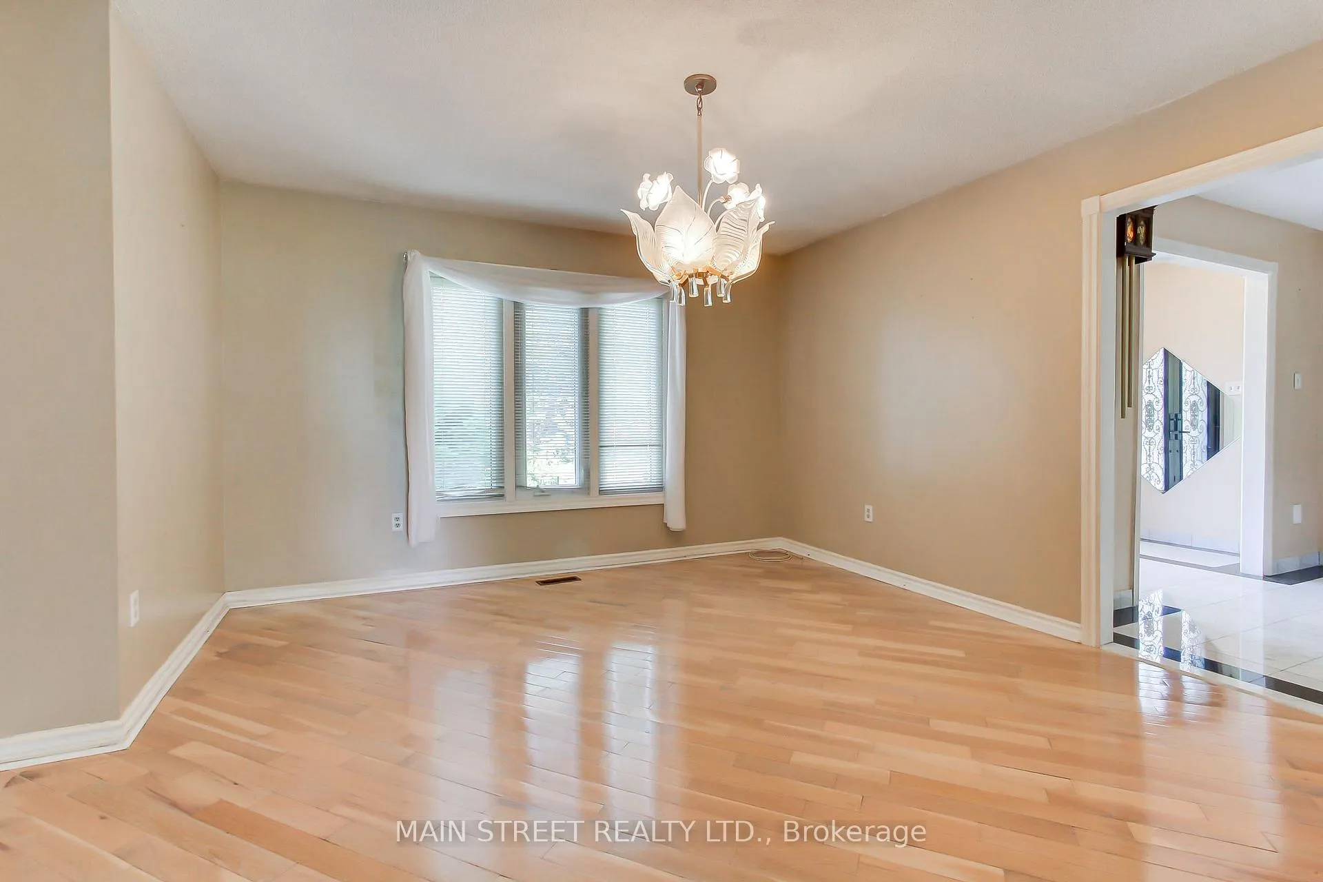 Photo 10 of 223 Burns Boulevard, King, King City — HOMEH