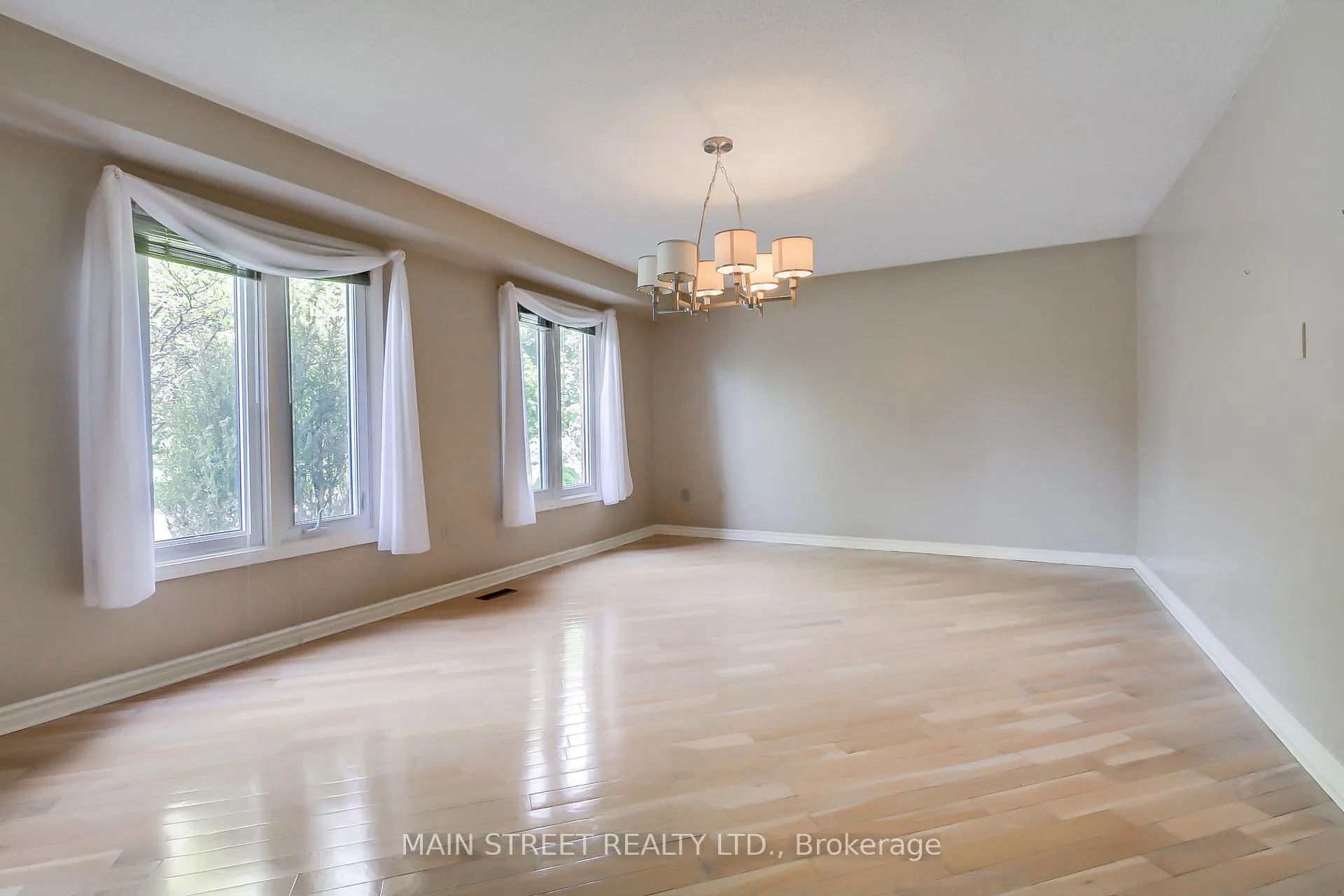 Photo 11 of 223 Burns Boulevard, King, King City — HOMEH
