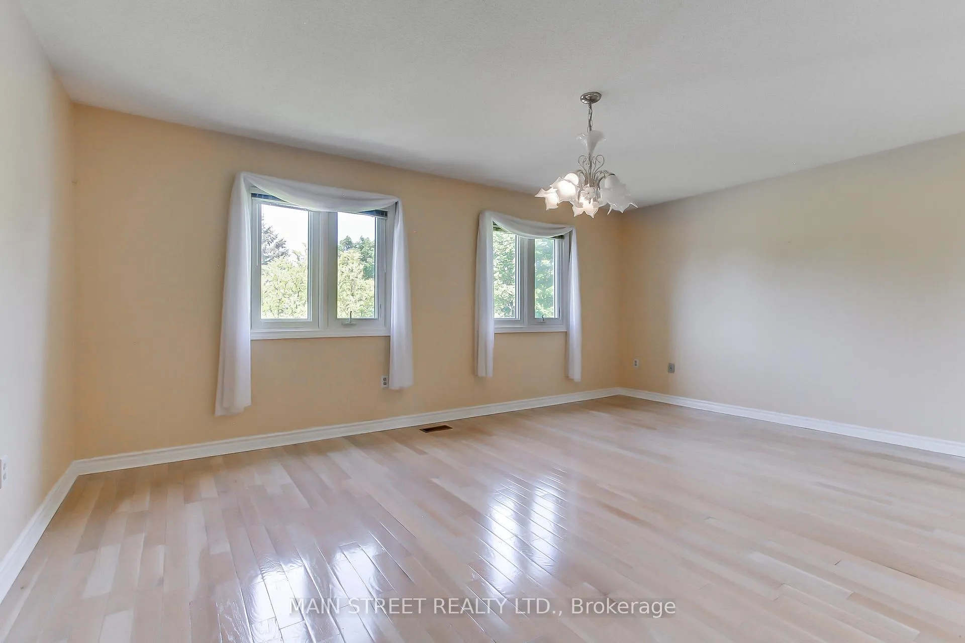 Photo 14 of 223 Burns Boulevard, King, King City — HOMEH