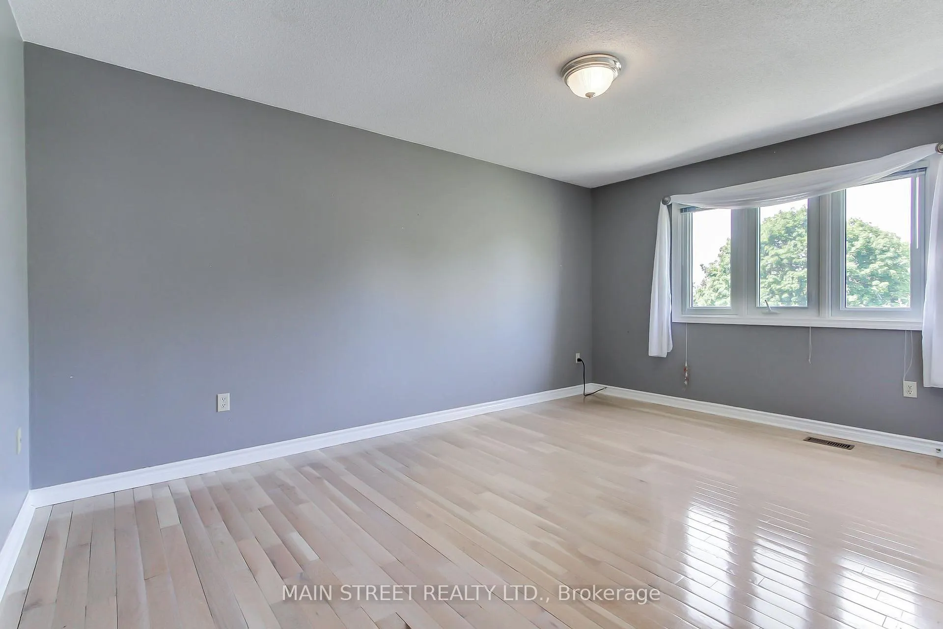 Photo 18 of 223 Burns Boulevard, King, King City — HOMEH