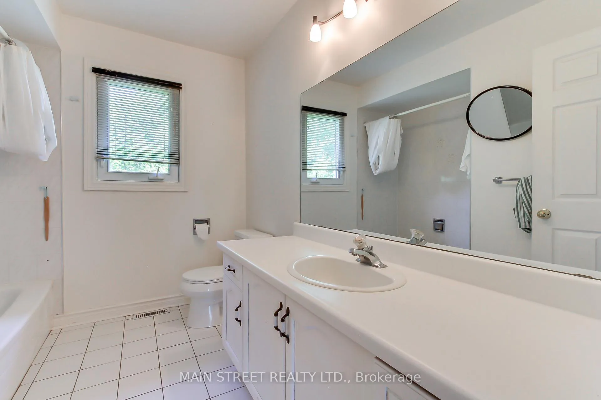Photo 21 of 223 Burns Boulevard, King, King City — HOMEH