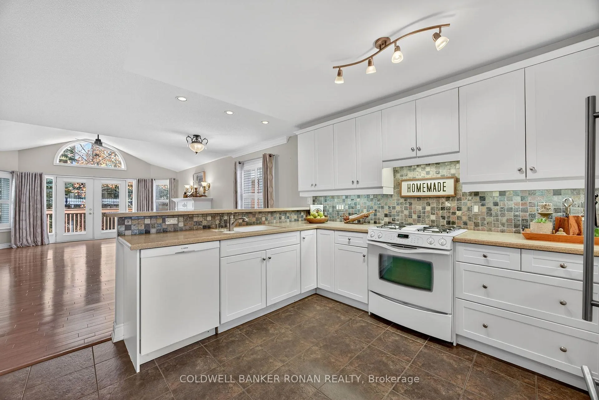 Photo 5 of 8 Montebello Terrace, New Tecumseth, Alliston — HOMEH