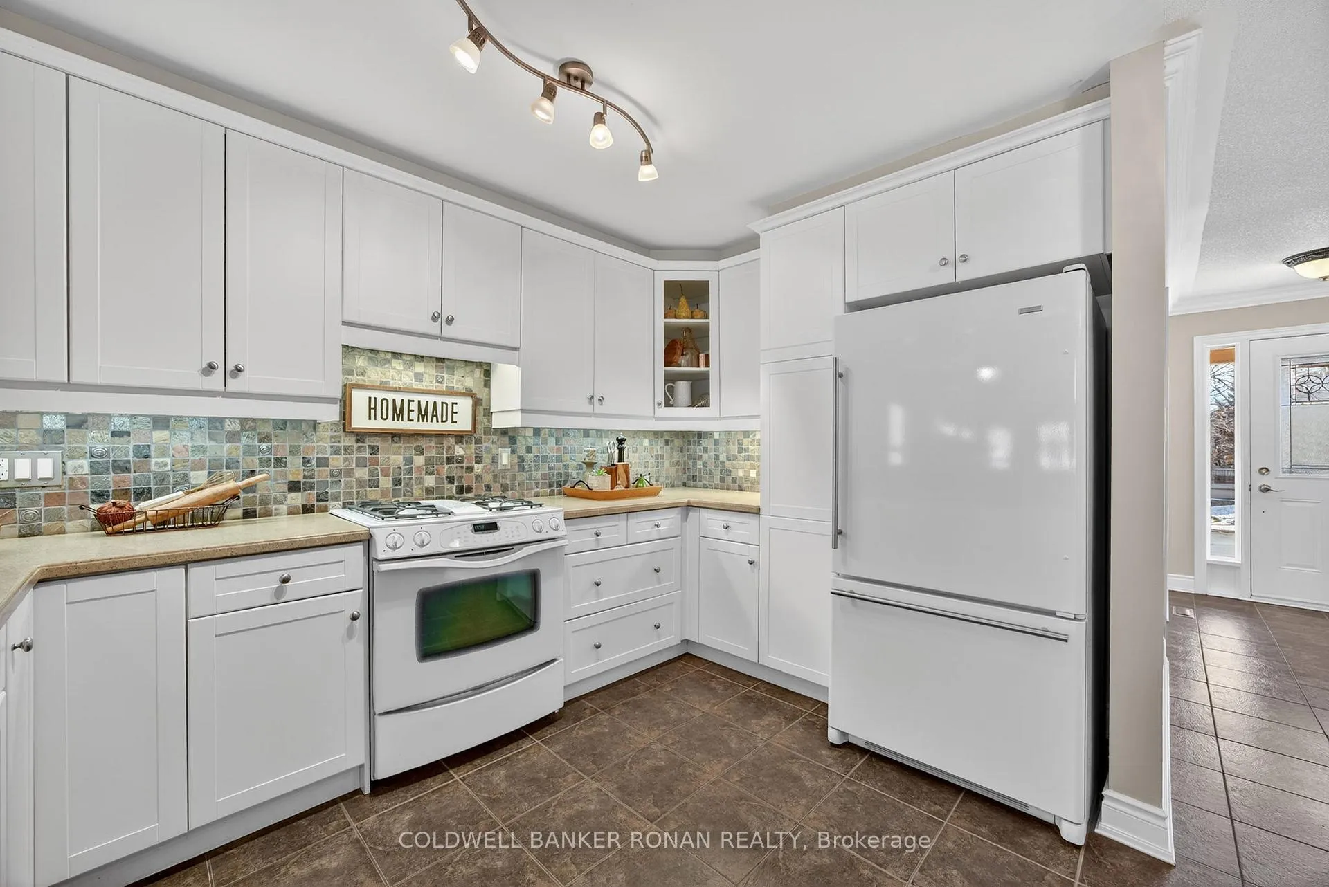 Photo 6 of 8 Montebello Terrace, New Tecumseth, Alliston — HOMEH