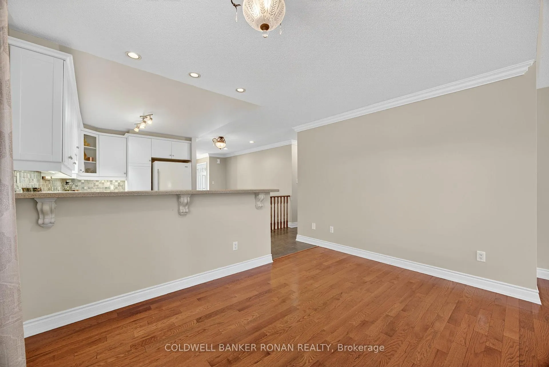 Photo 9 of 8 Montebello Terrace, New Tecumseth, Alliston — HOMEH