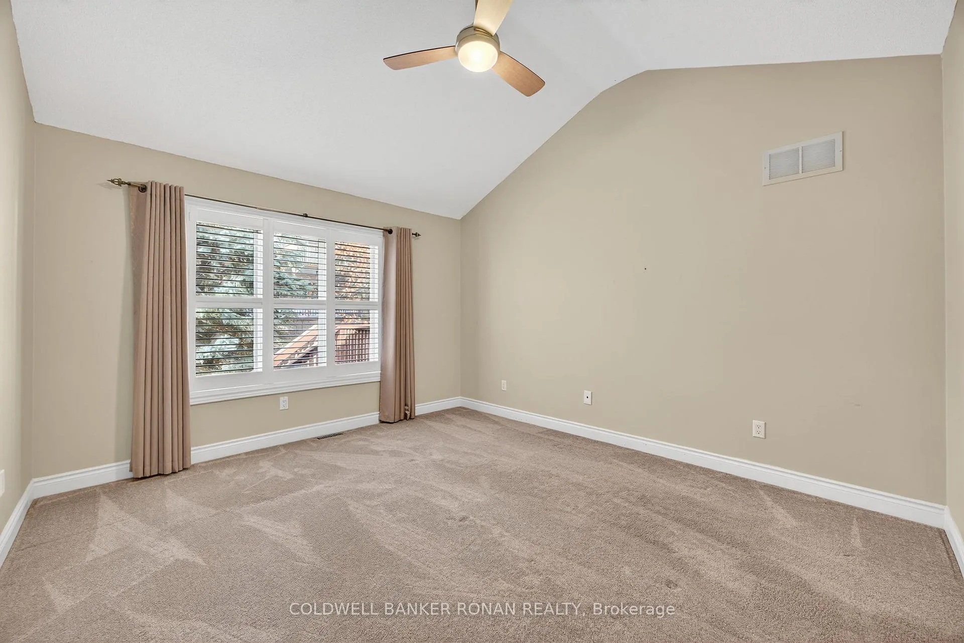 Photo 16 of 8 Montebello Terrace, New Tecumseth, Alliston — HOMEH