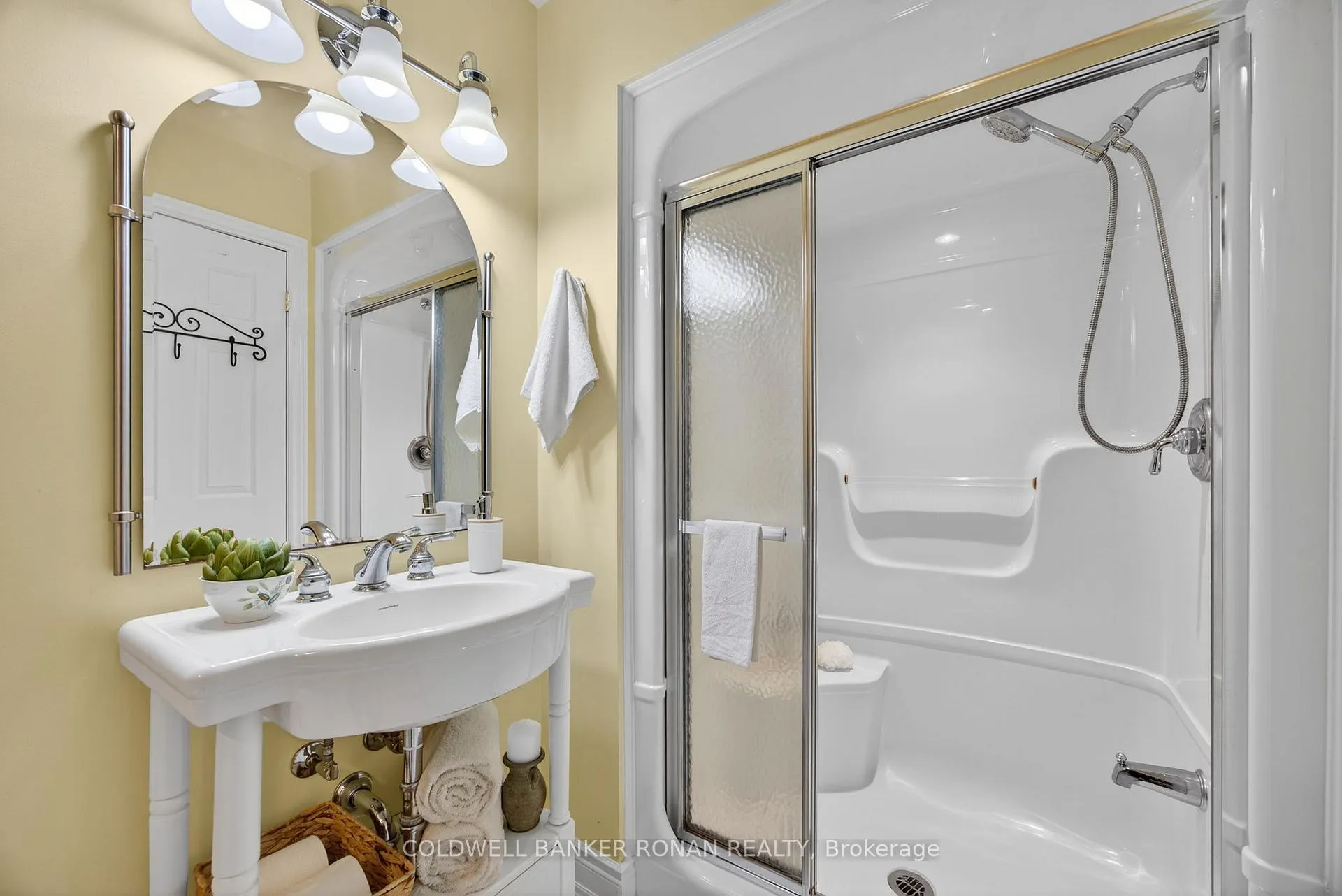 Photo 19 of 8 Montebello Terrace, New Tecumseth, Alliston — HOMEH