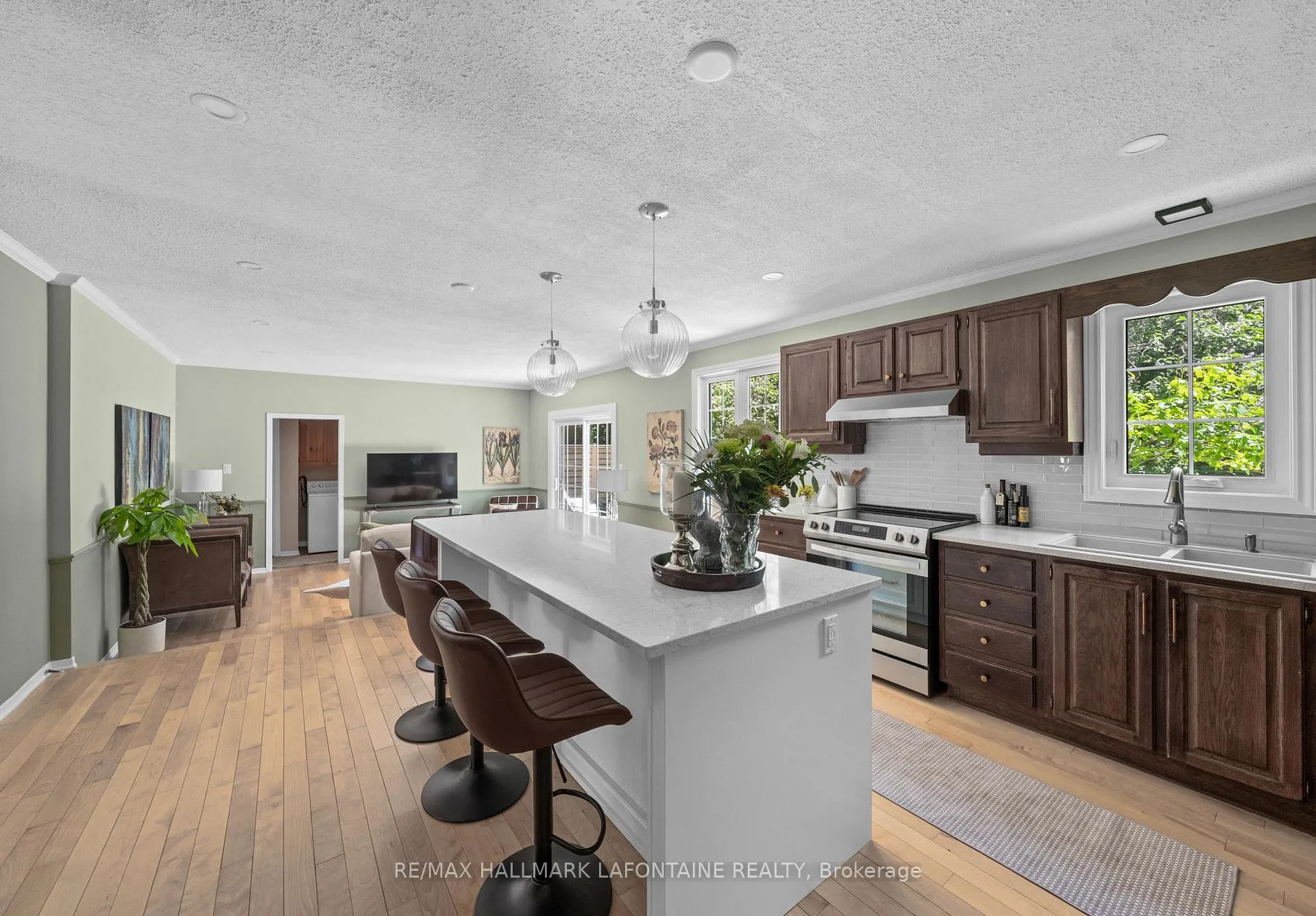 Photo 10 of 9 Birch Avenue, Ottawa, Manor Park — HOMEH